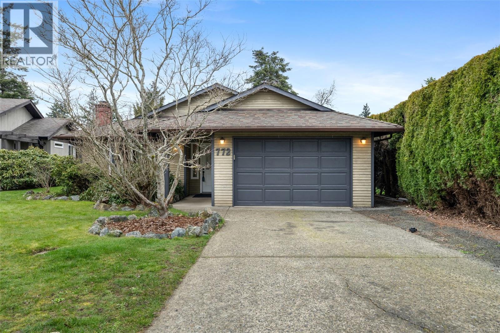 772 Mapleton Pl, Saanich