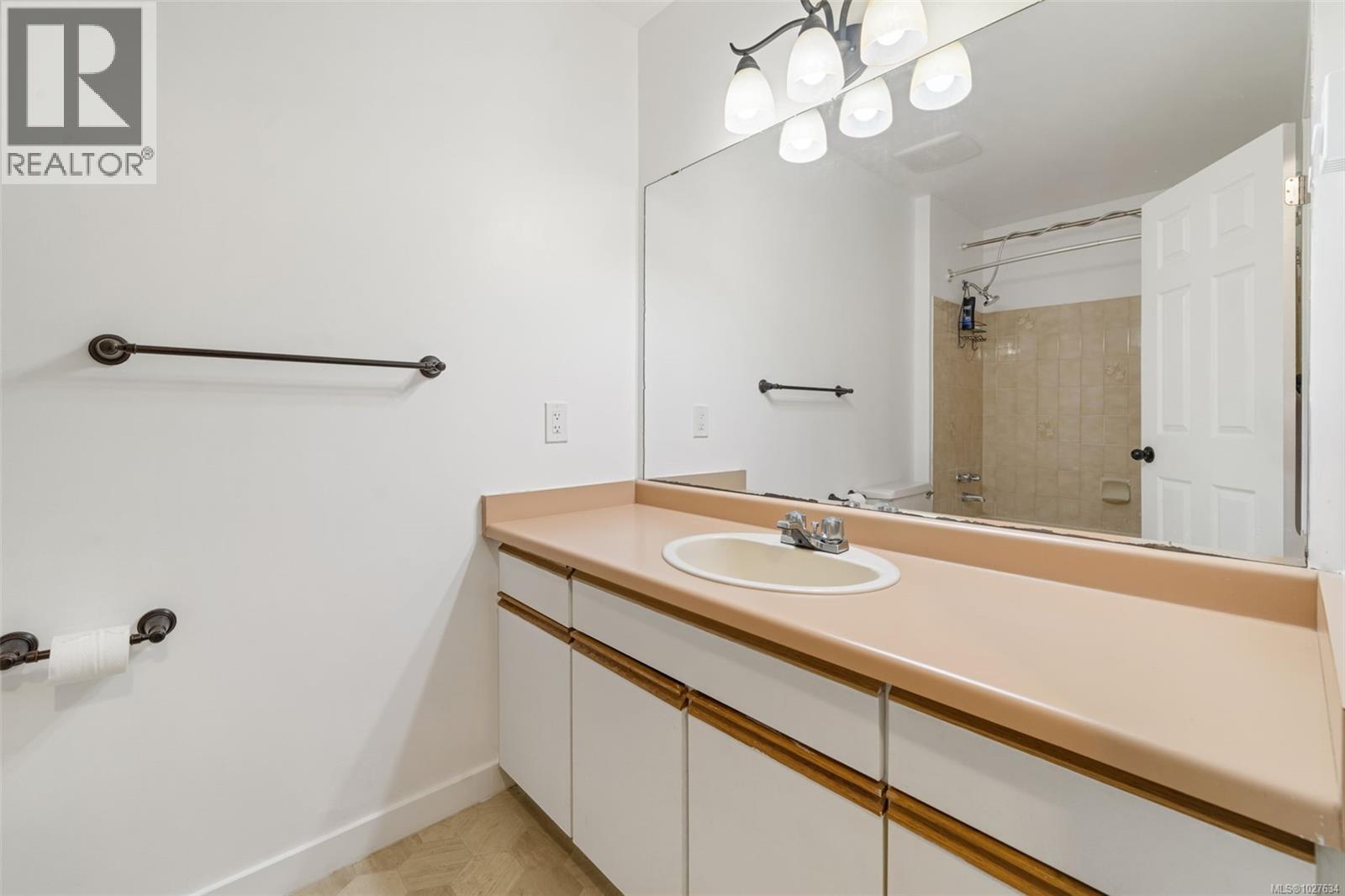 772 Mapleton Pl, Saanich