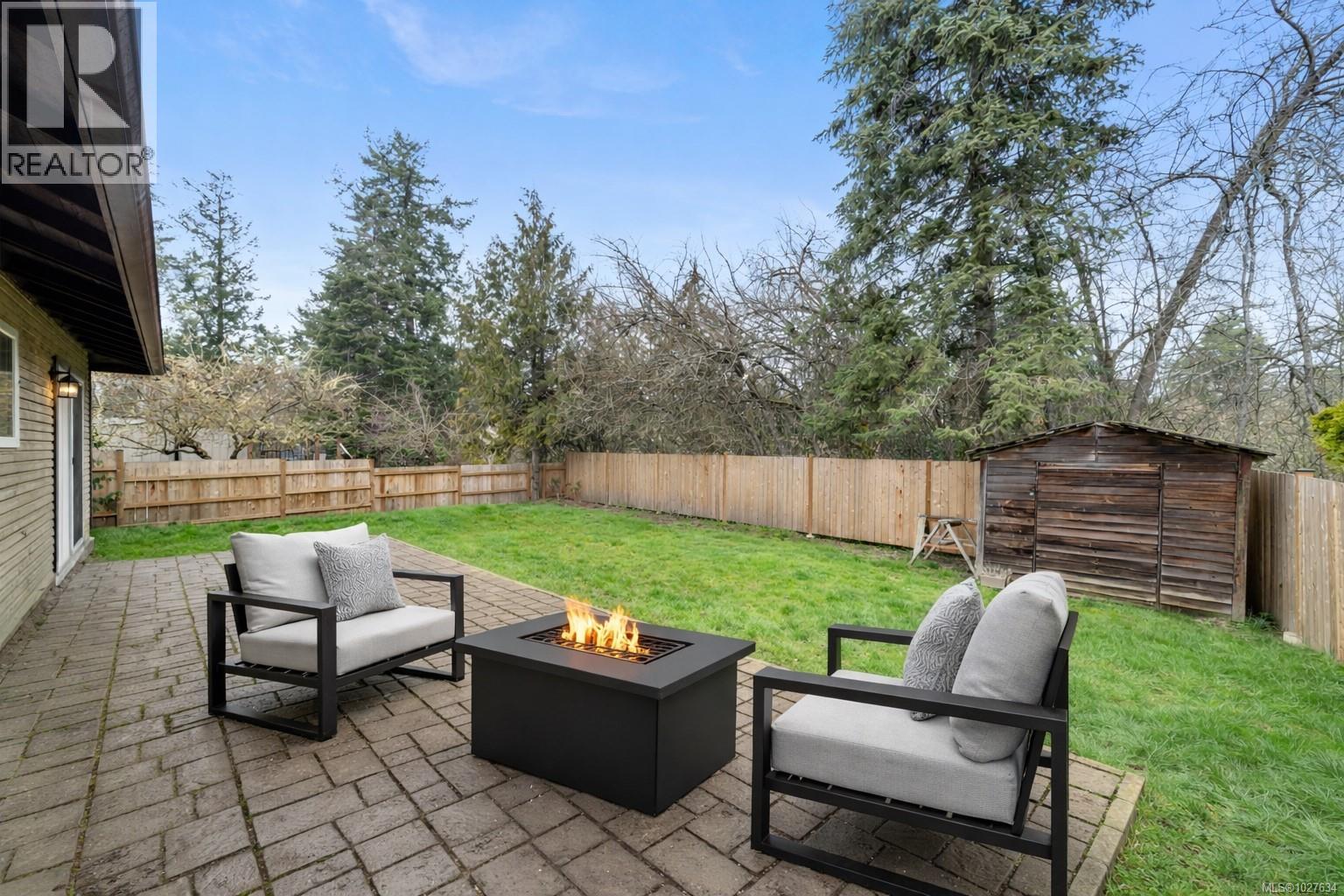 772 Mapleton Pl, Saanich