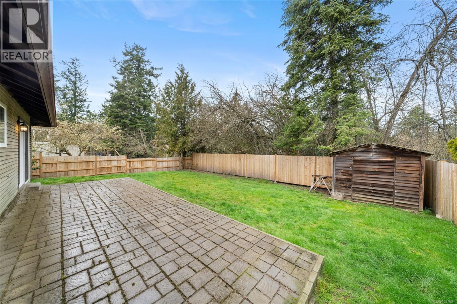 772 Mapleton Pl, Saanich