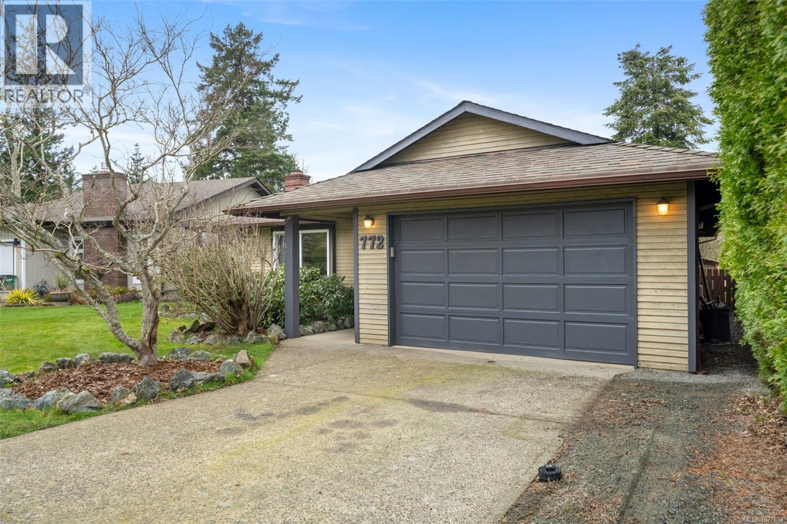 772 Mapleton Pl, Saanich