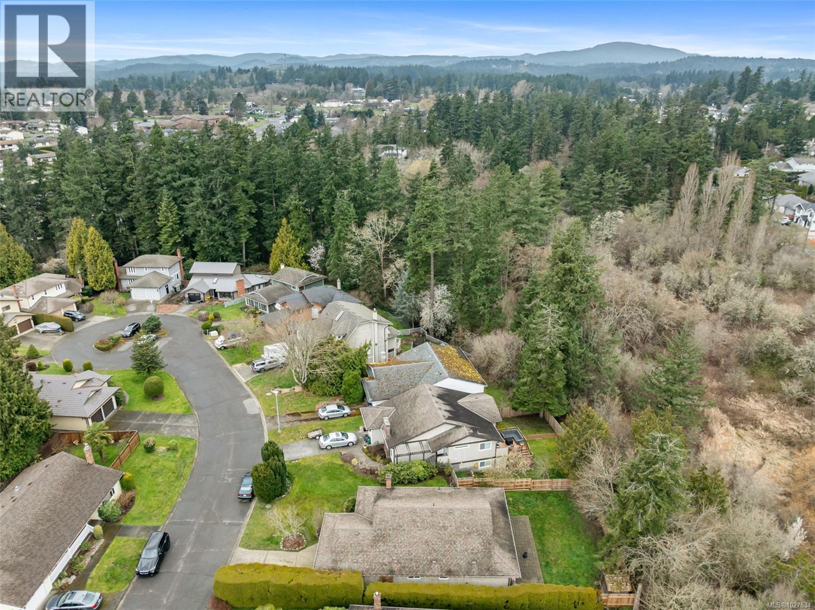 772 Mapleton Pl, Saanich