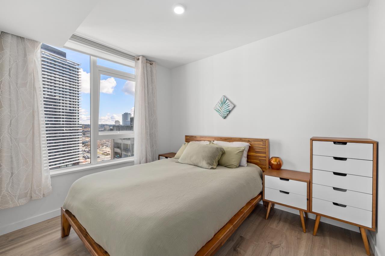 1604 10448 UNIVERSITY DRIVE, Surrey