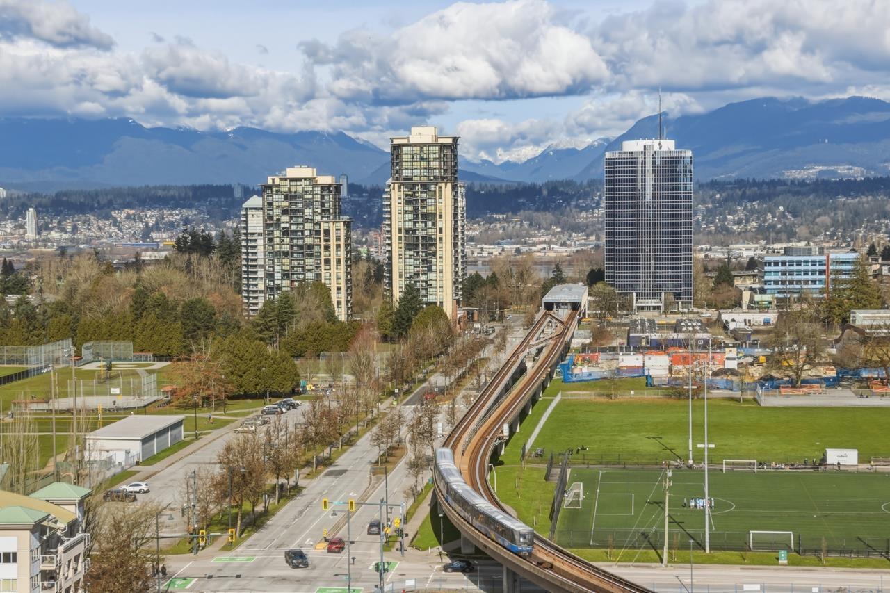 1604 10448 UNIVERSITY DRIVE, Surrey