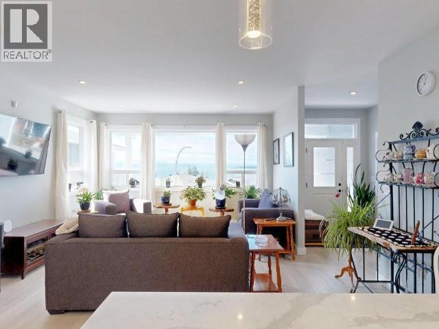 4374 QUEBEC AVE, Powell River