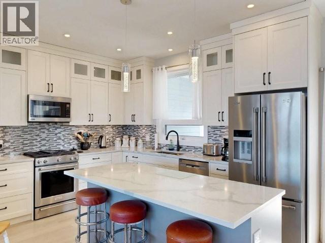 4374 QUEBEC AVE, Powell River