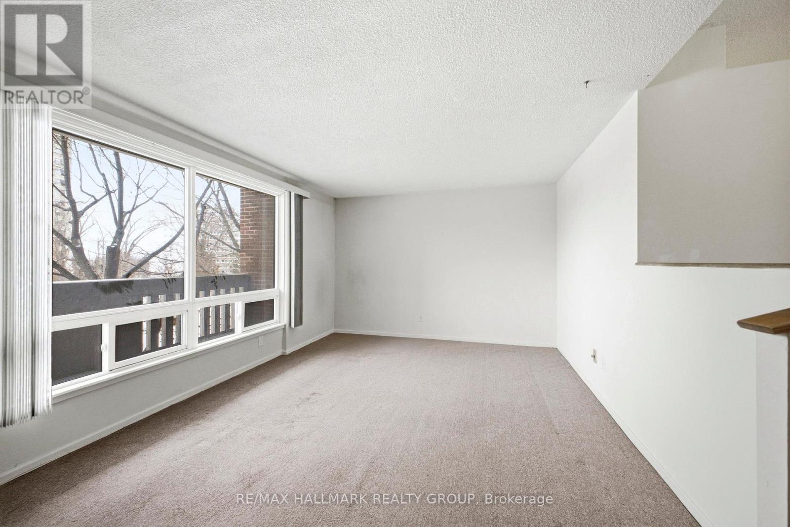 FORMAL SUNKEN LIVING RM