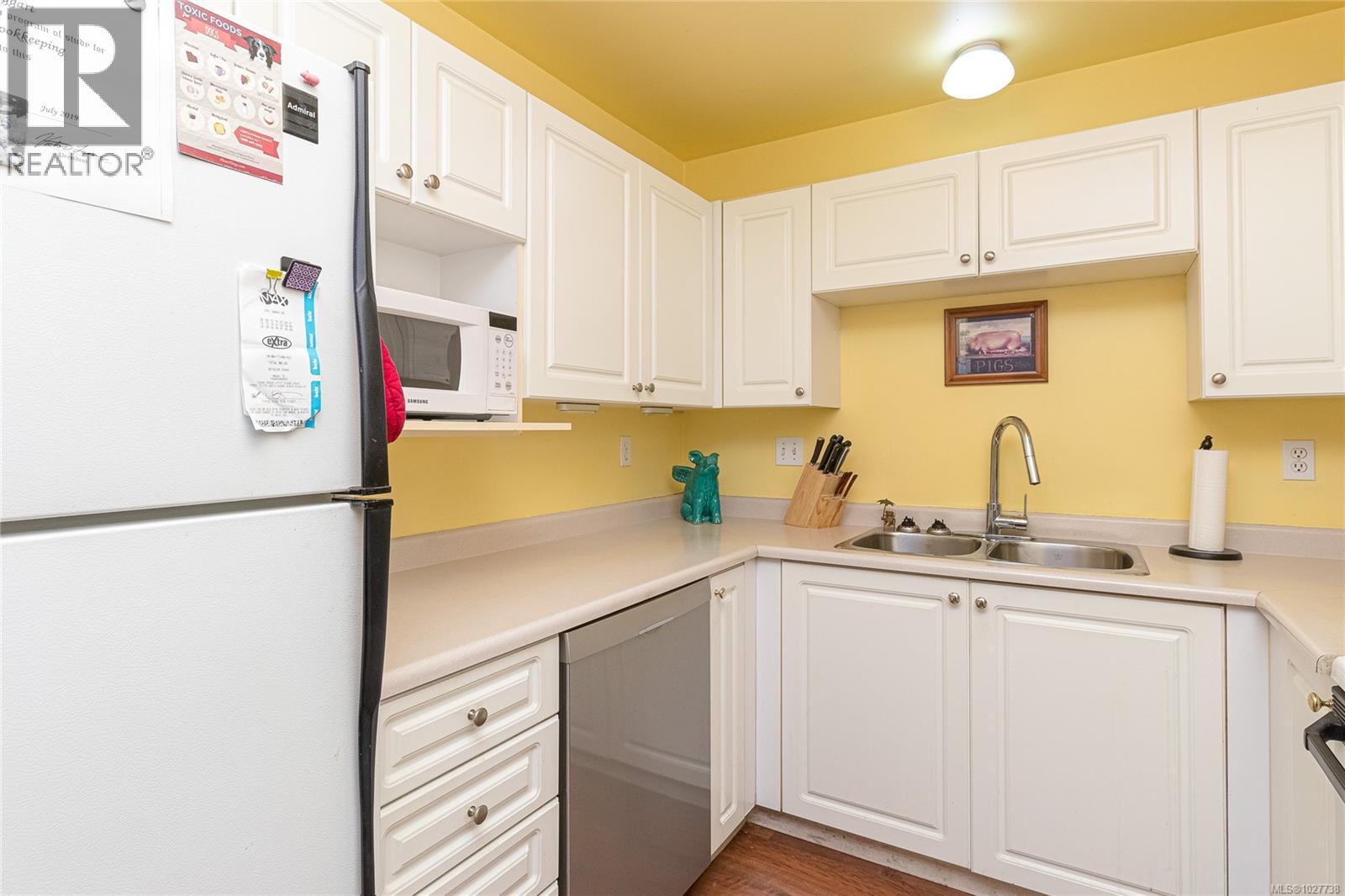 304 2511 Quadra Street, Victoria