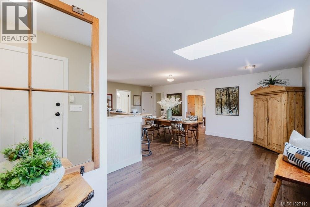 10851 Deep Cove Rd, North Saanich