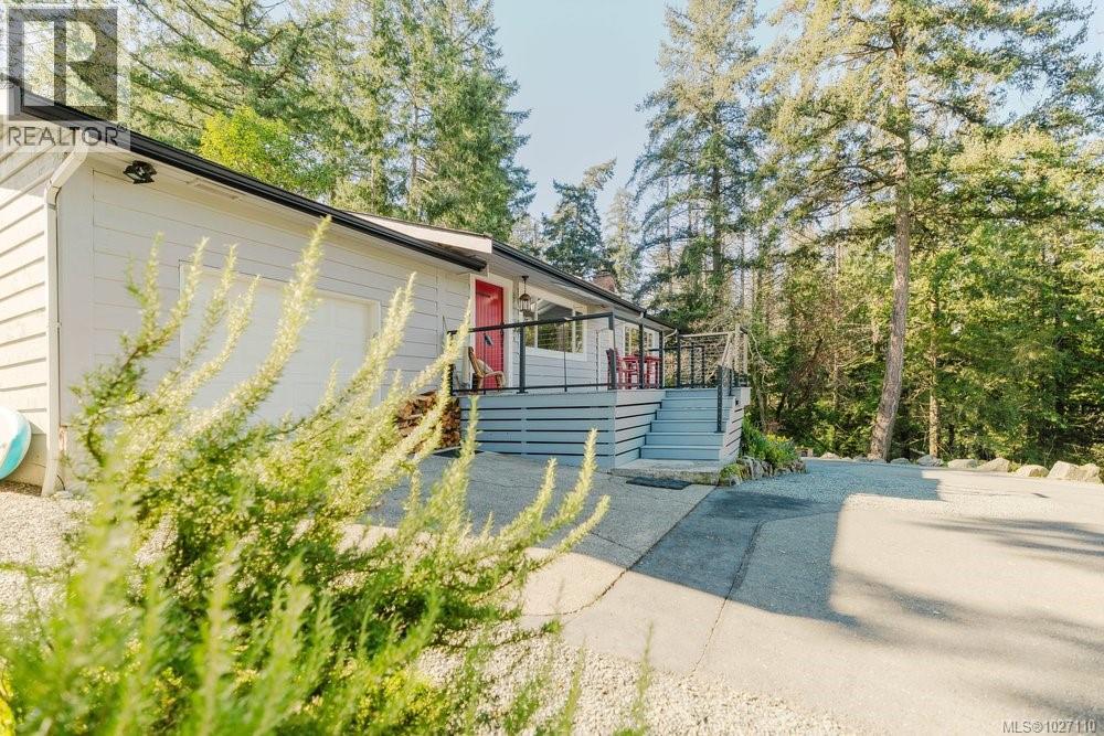 10851 Deep Cove Rd, North Saanich