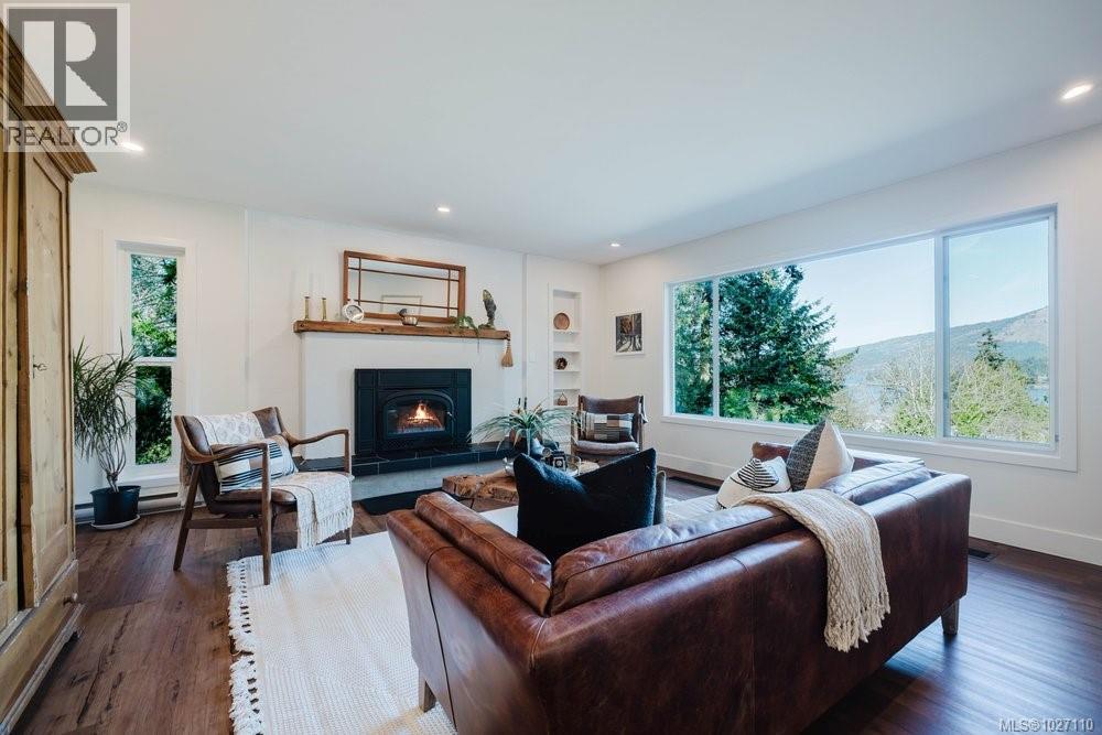 10851 Deep Cove Rd, North Saanich
