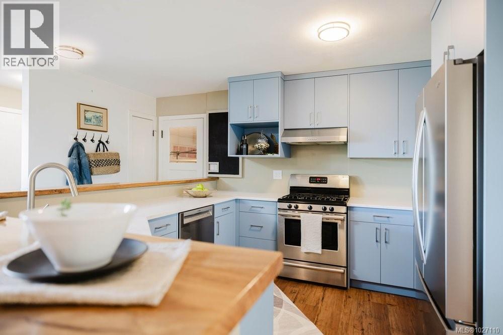 10851 Deep Cove Rd, North Saanich