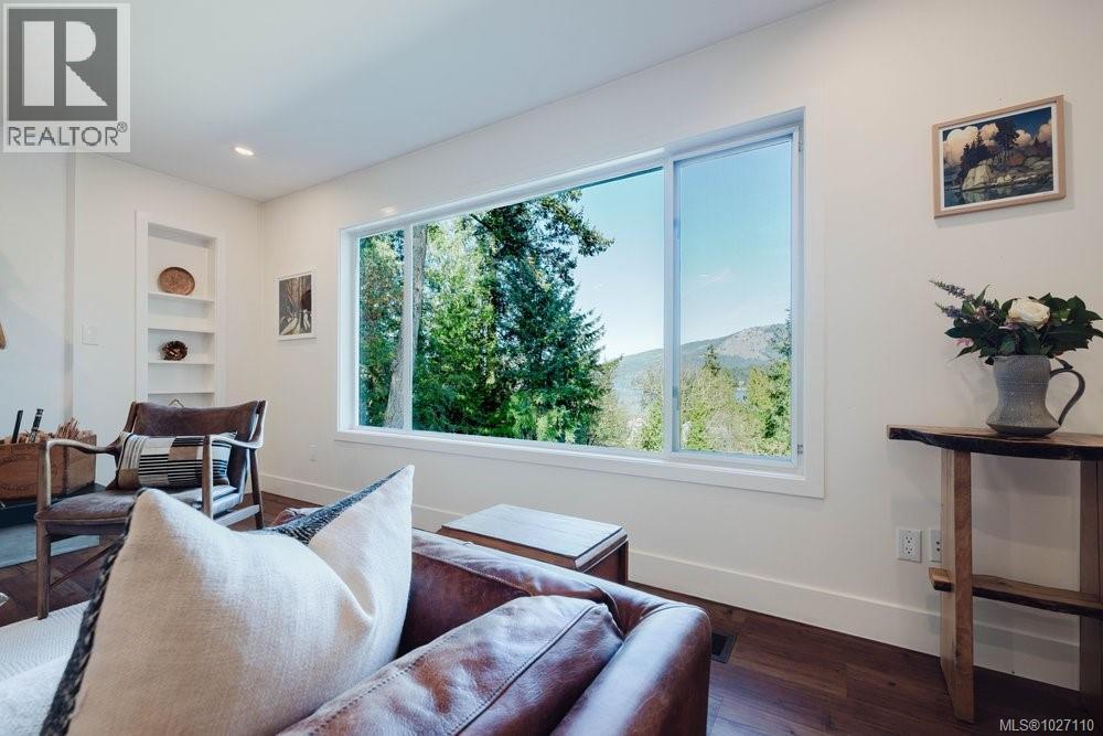 10851 Deep Cove Rd, North Saanich