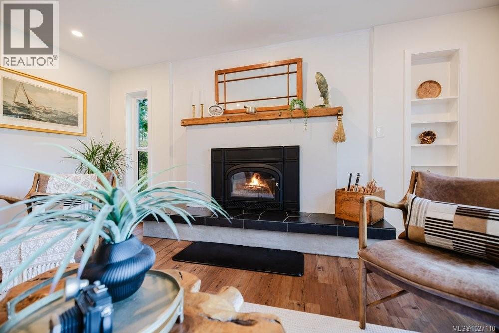 10851 Deep Cove Rd, North Saanich