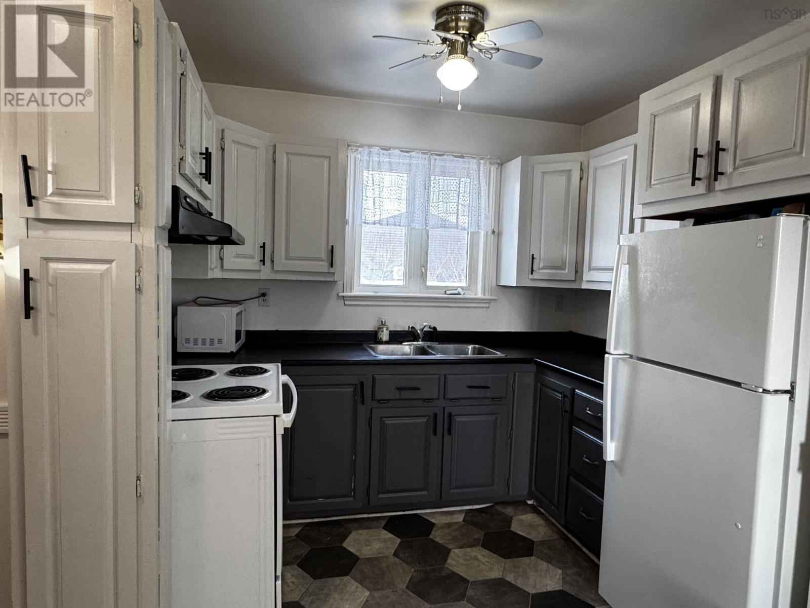 Property 5 of 18 of 186 Tennyson Street