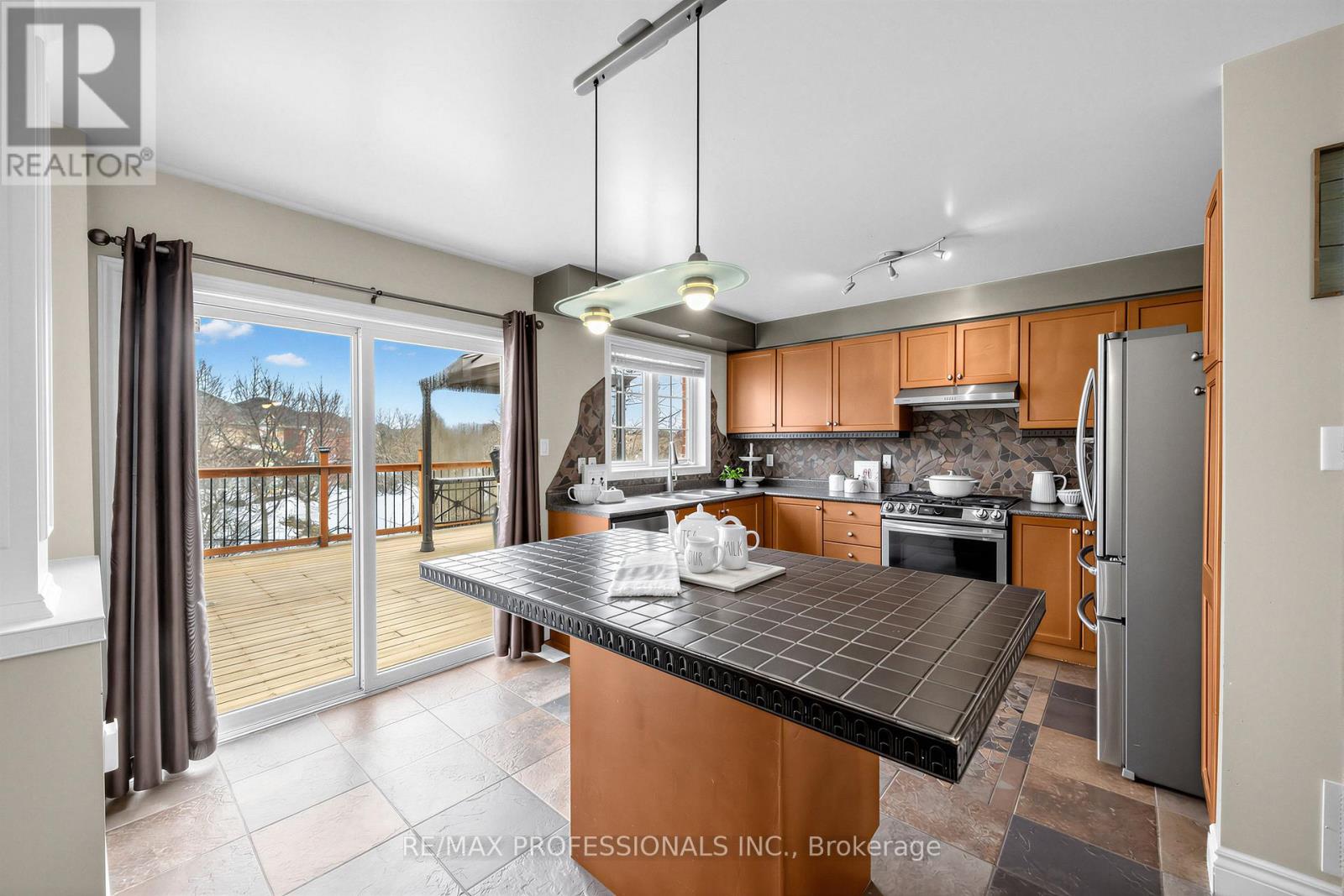 18 BRAMBIRCH CRESCENT - 10