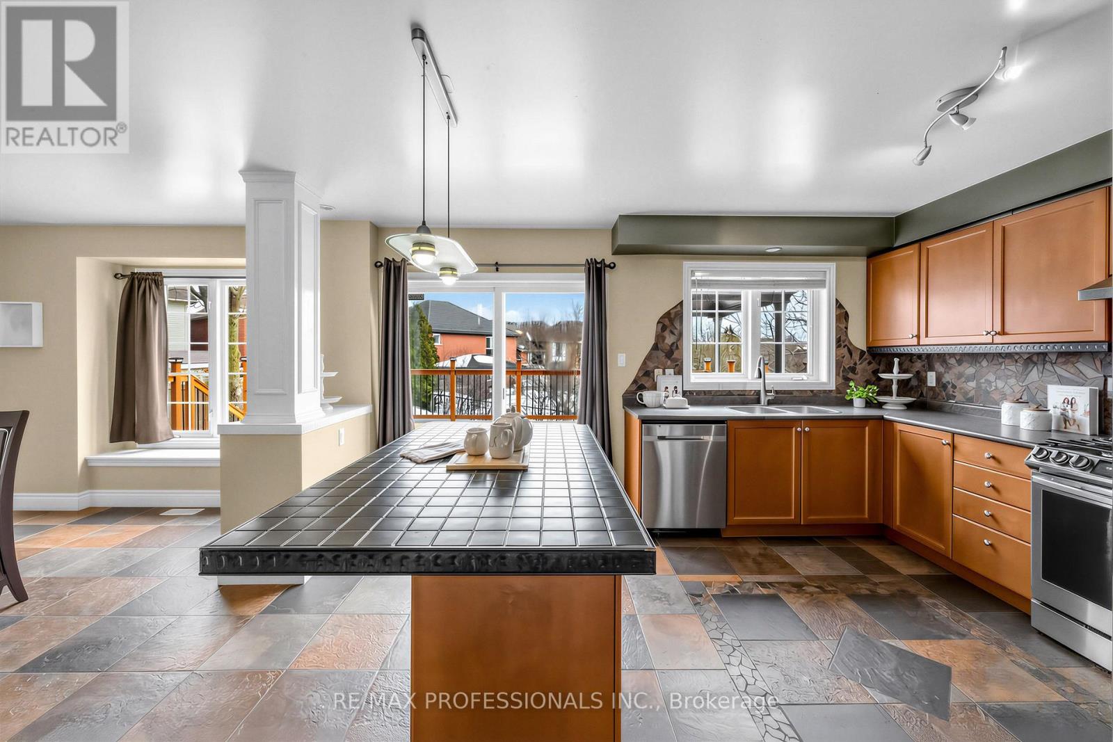 18 BRAMBIRCH CRESCENT - 12