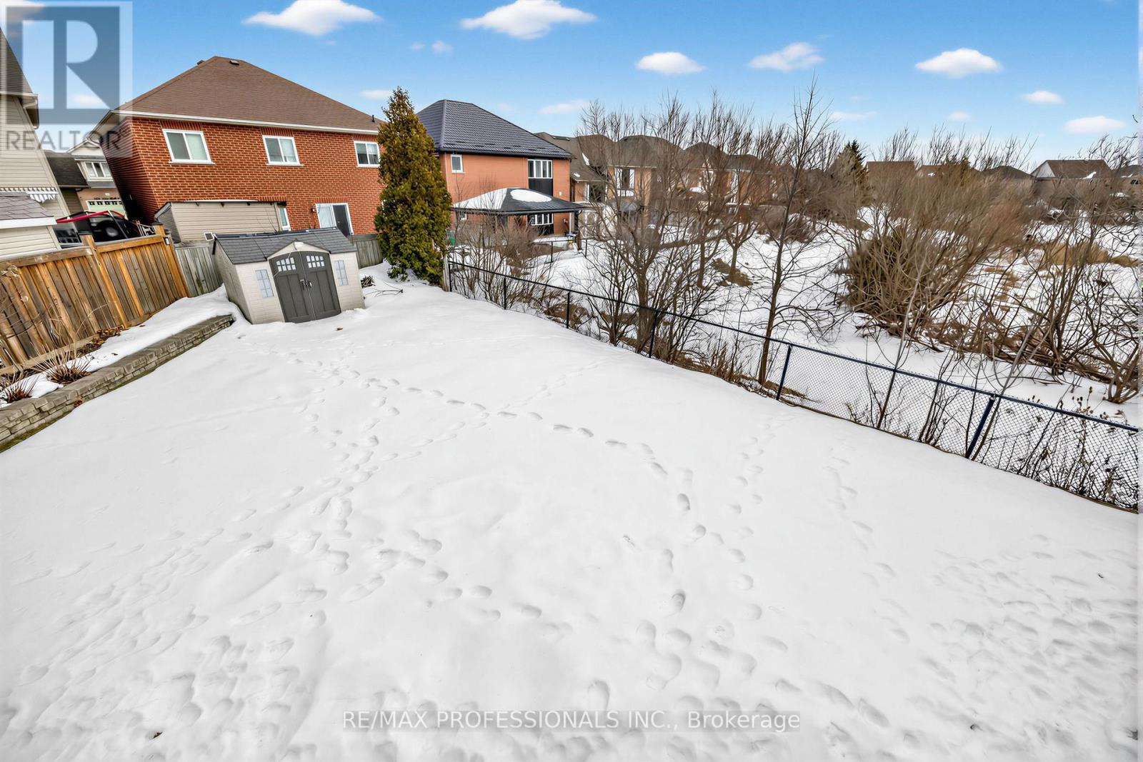 18 BRAMBIRCH CRESCENT - 27