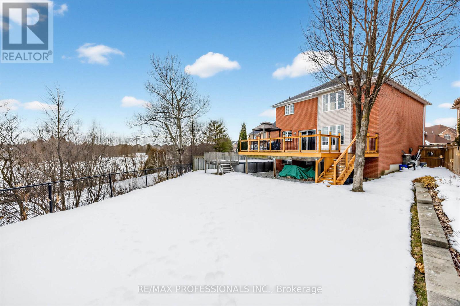 18 BRAMBIRCH CRESCENT - 28