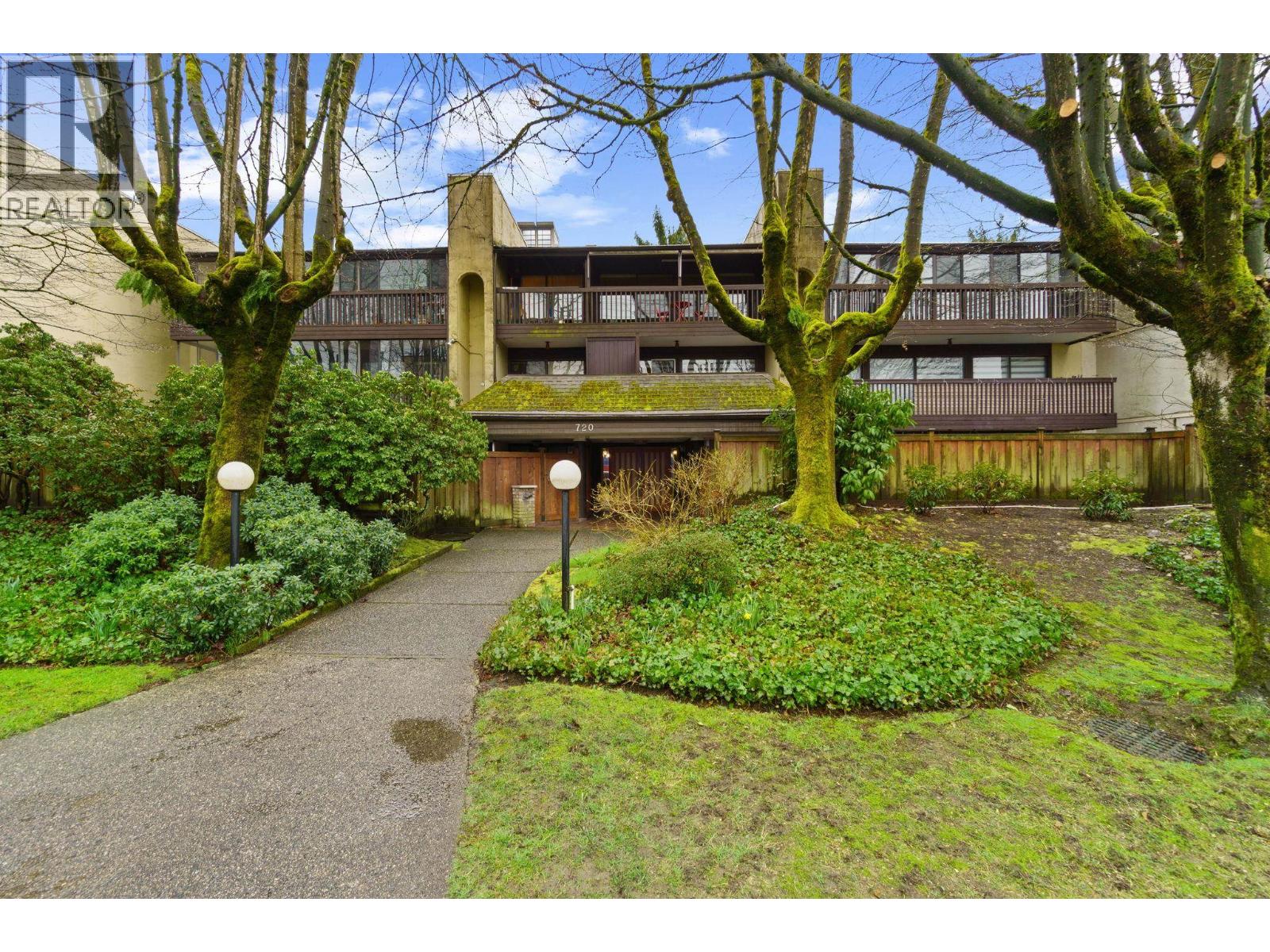 304 720 EIGHTH AVENUE AVENUE, New Westminster