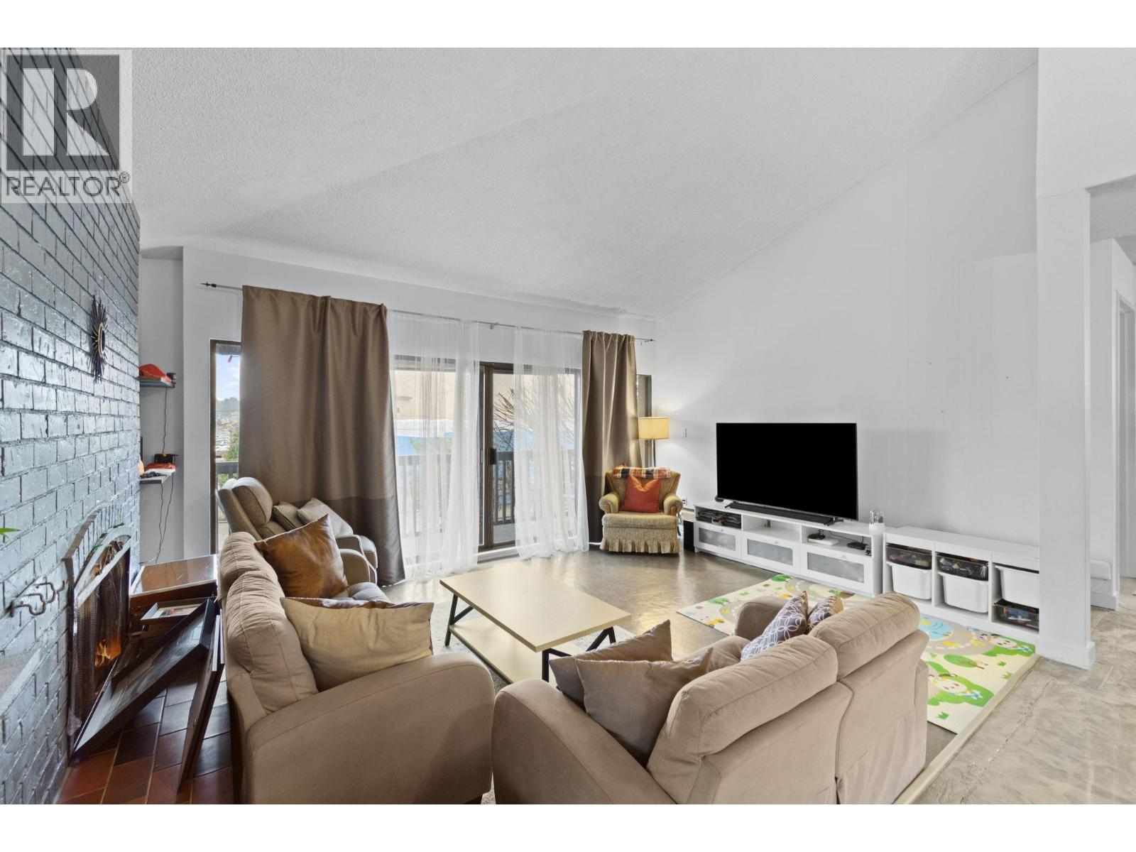 304 720 EIGHTH AVENUE AVENUE, New Westminster