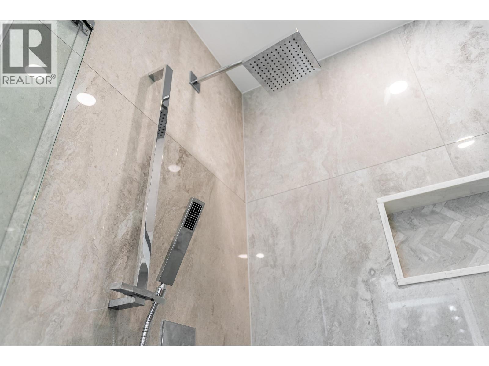 511 423 6TH STREET, West Vancouver