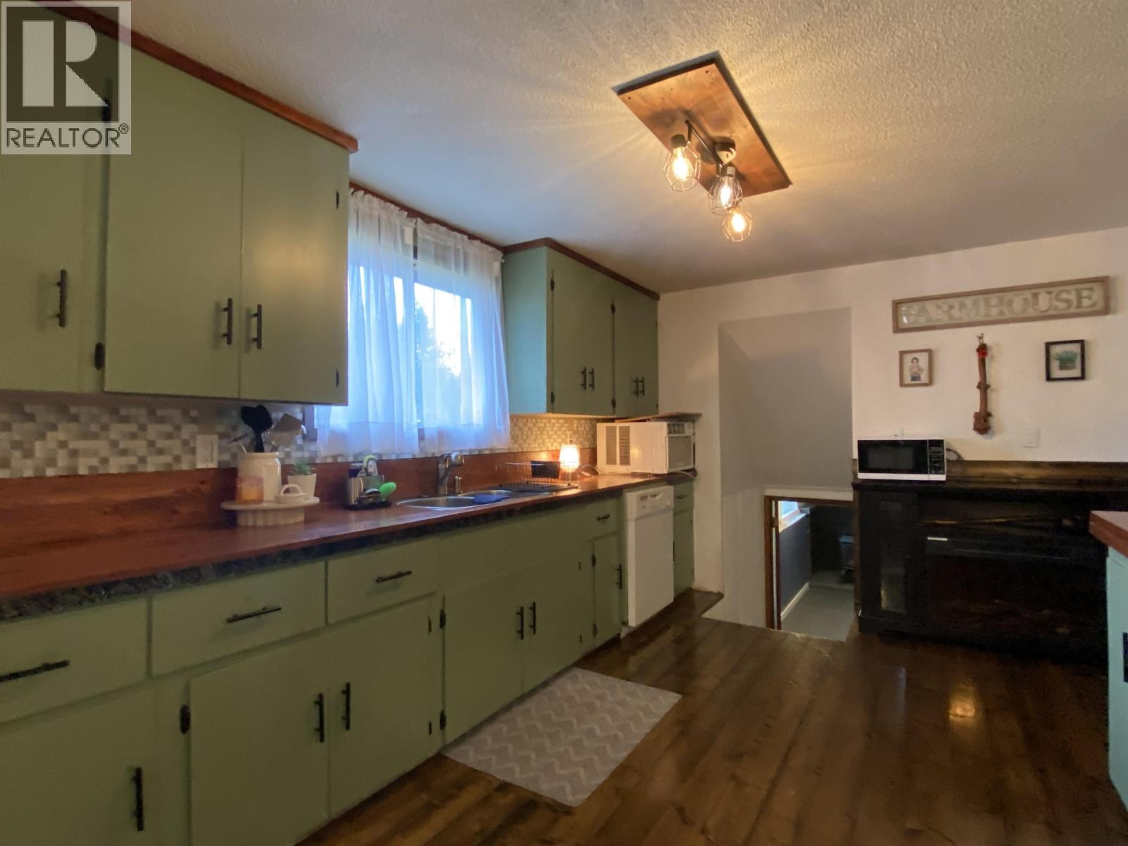 5203 GOSSEN CREEK Street, Terrace