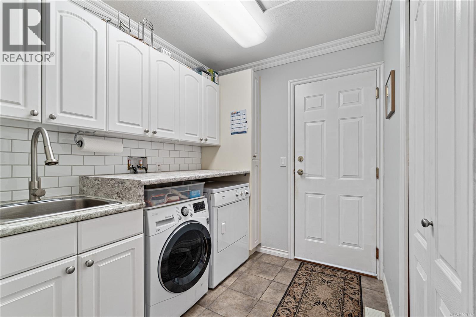 1084 Aery View Way, Parksville