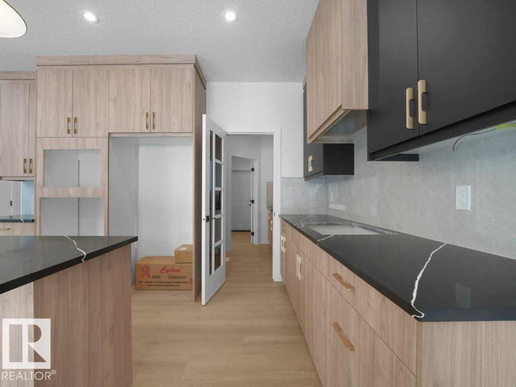 3314 Chickadee Dr NW, Edmonton