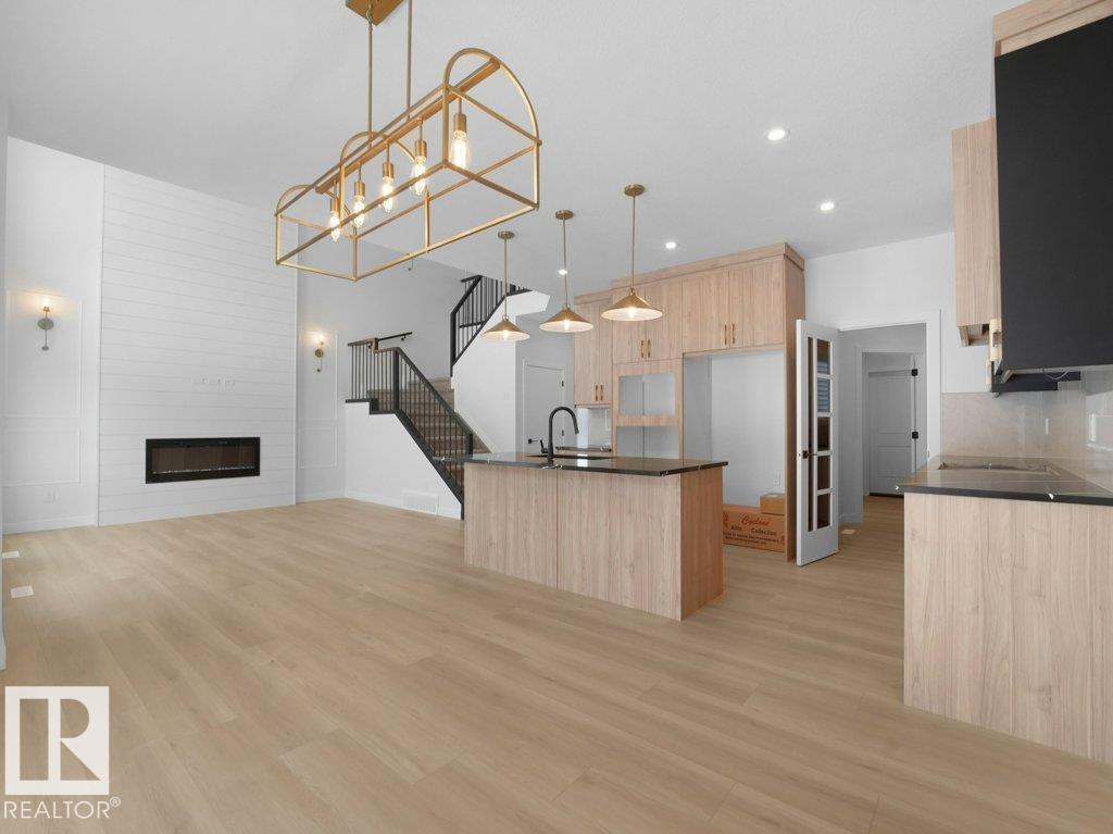 3314 Chickadee Dr NW, Edmonton