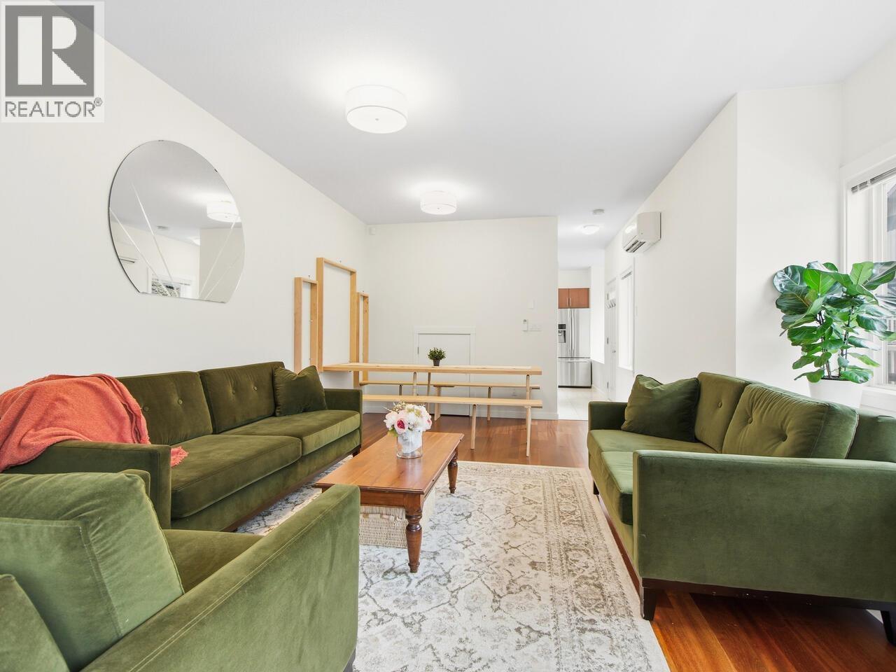 1 7136 18TH AVENUE, Burnaby