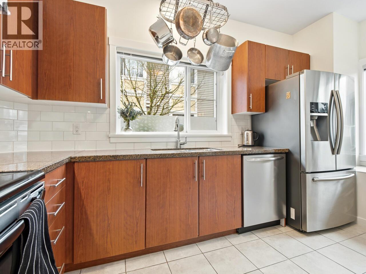 1 7136 18TH AVENUE, Burnaby