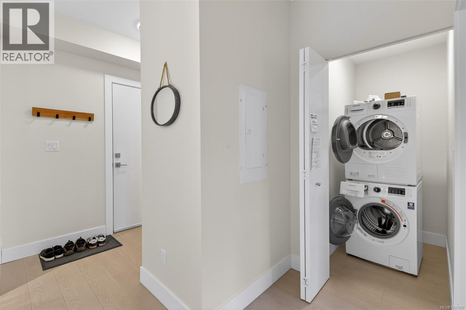 303 1450 Glentana Road, View Royal