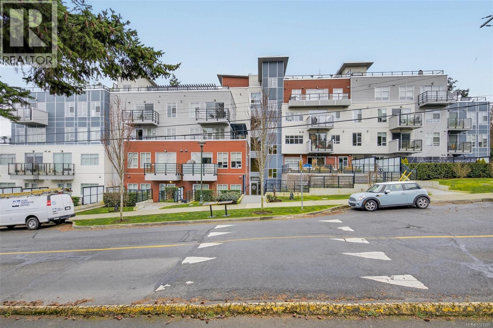 303 1450 Glentana Road, View Royal