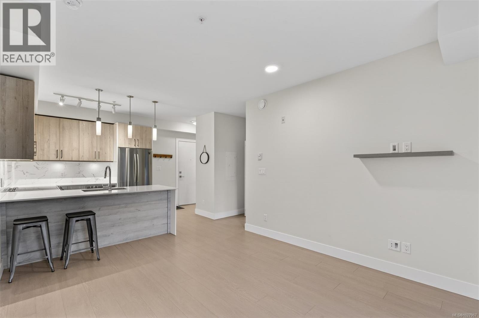 303 1450 Glentana Road, View Royal