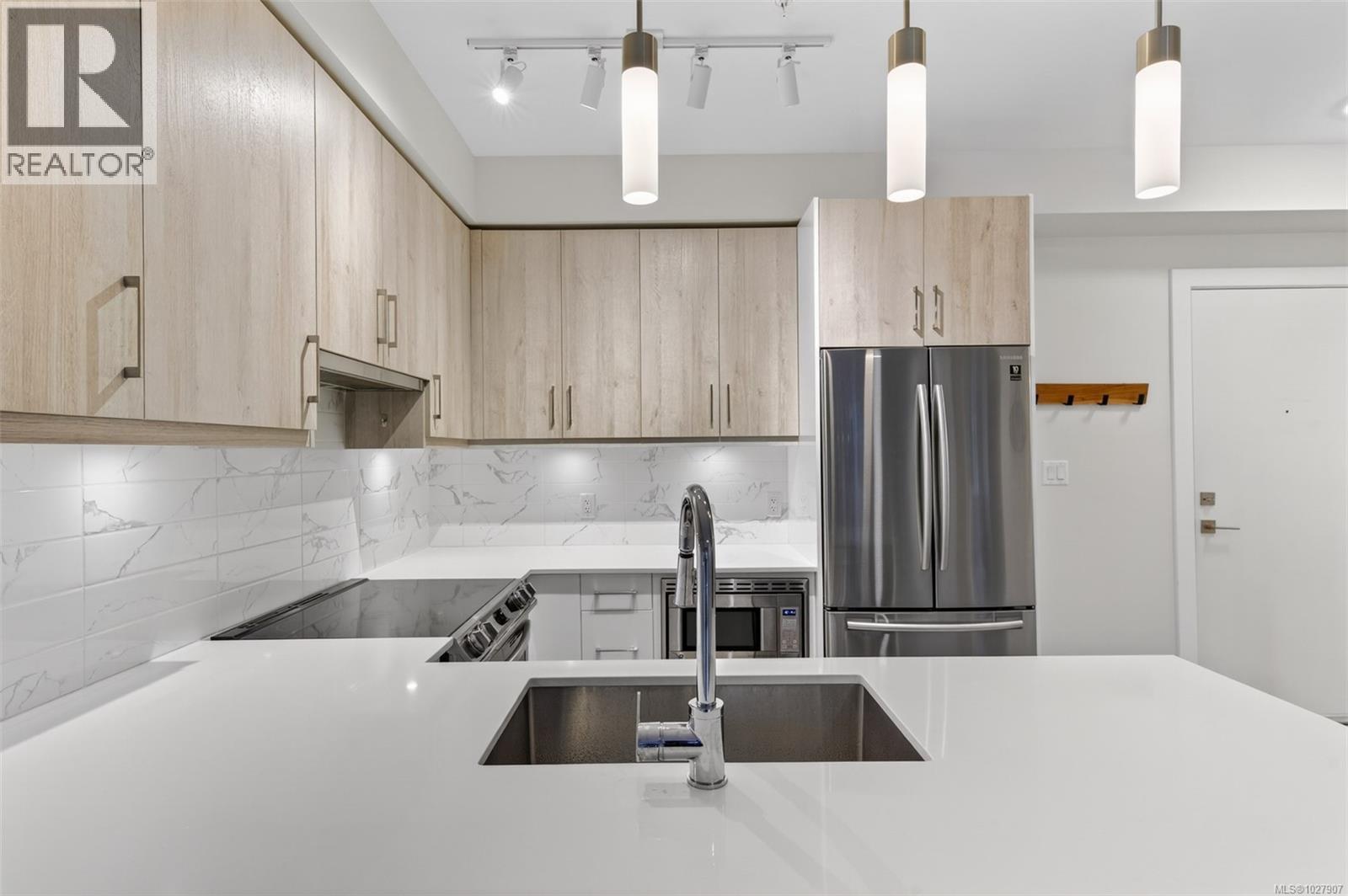 303 1450 Glentana Road, View Royal