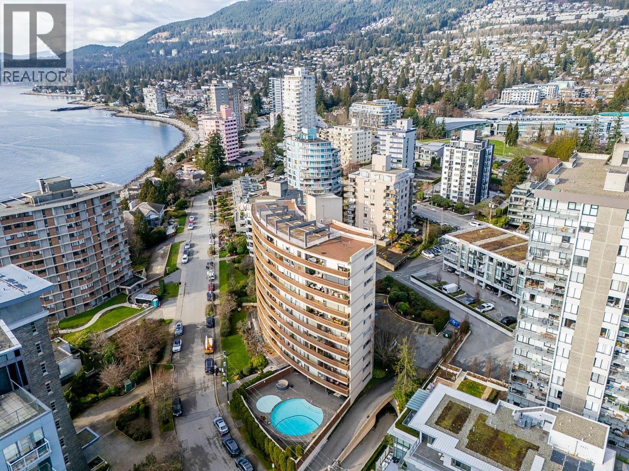 105 2135 ARGYLE AVENUE, West Vancouver