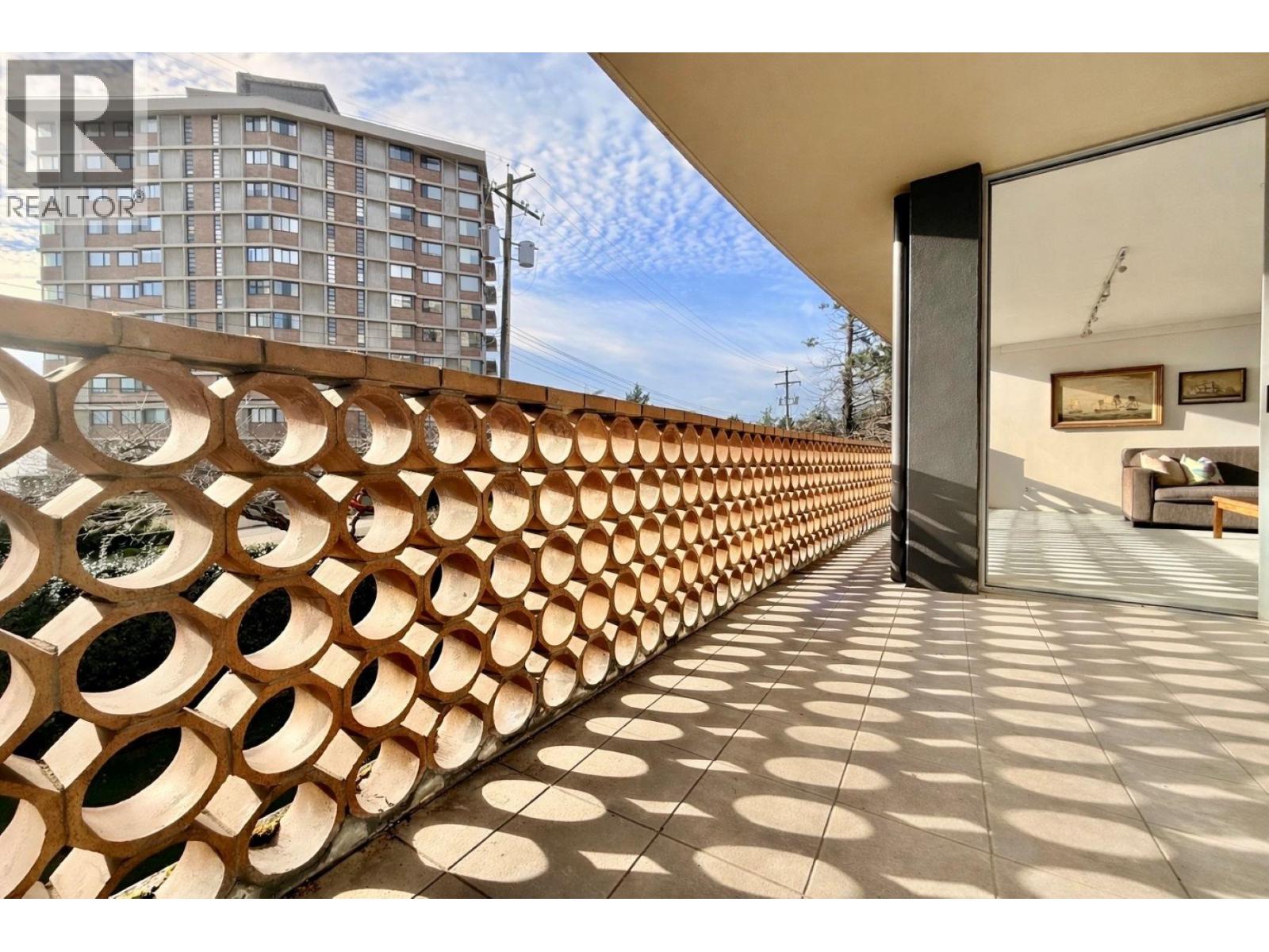 105 2135 ARGYLE AVENUE, West Vancouver