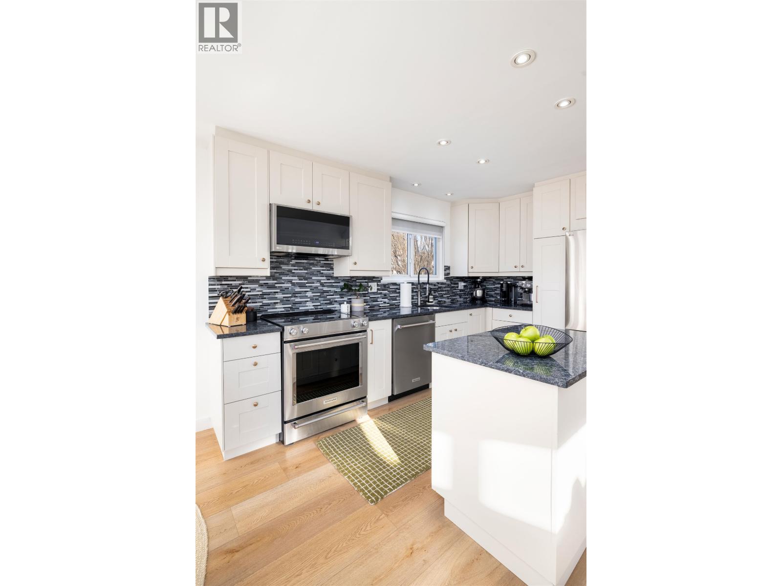 416 ST. GEORGES AVENUE, North Vancouver