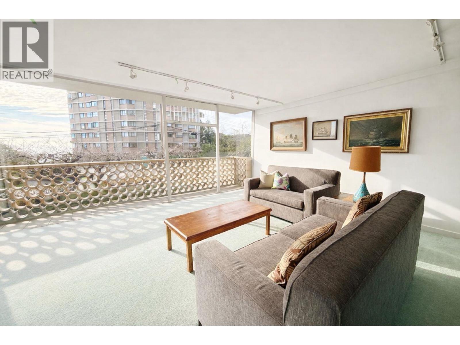 105 2135 ARGYLE AVENUE, West Vancouver