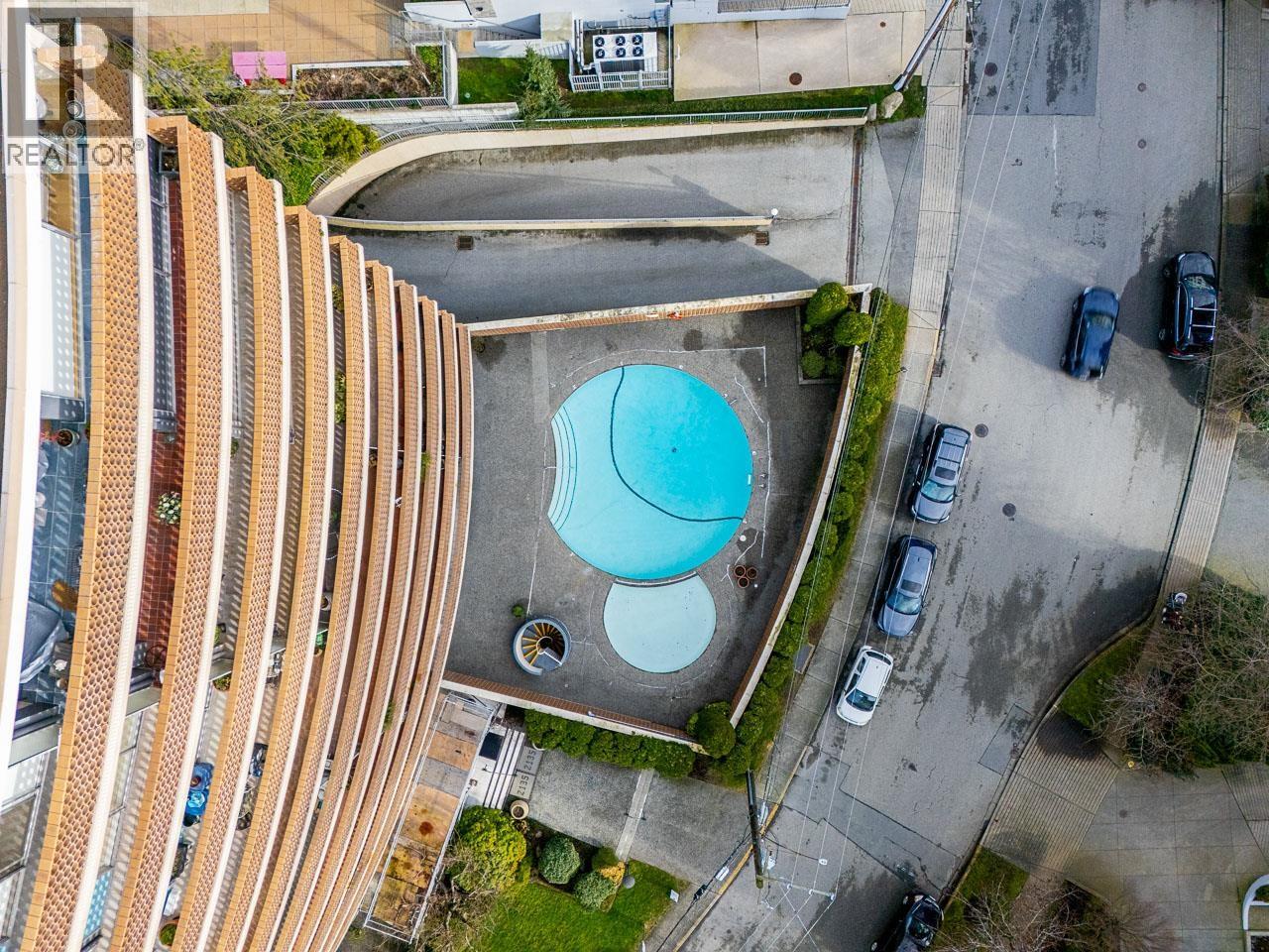 105 2135 ARGYLE AVENUE, West Vancouver