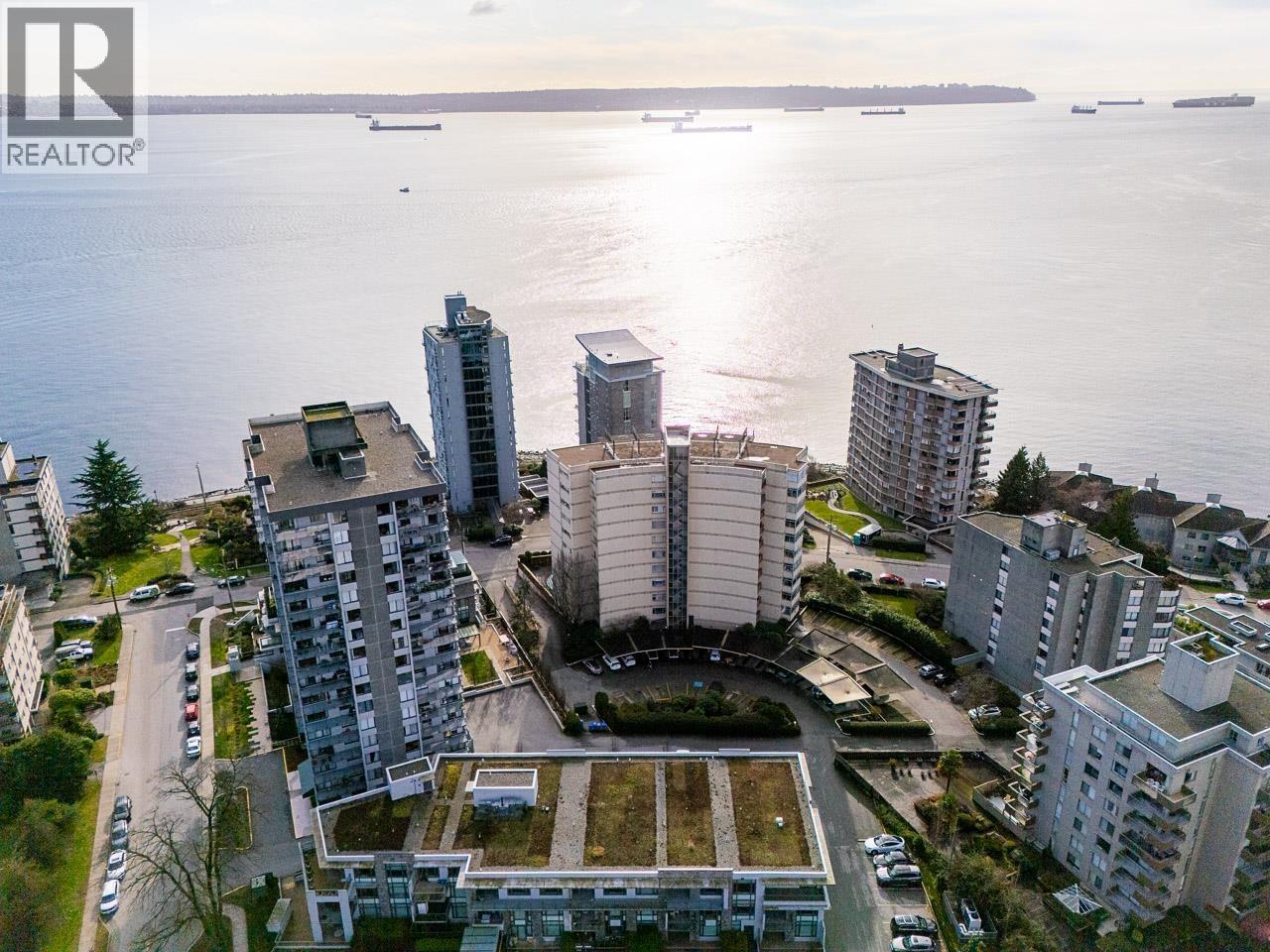 105 2135 ARGYLE AVENUE, West Vancouver