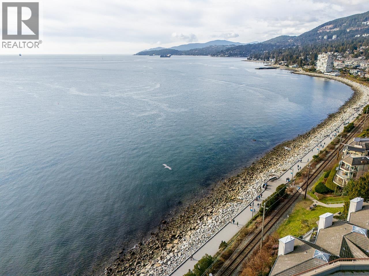 105 2135 ARGYLE AVENUE, West Vancouver