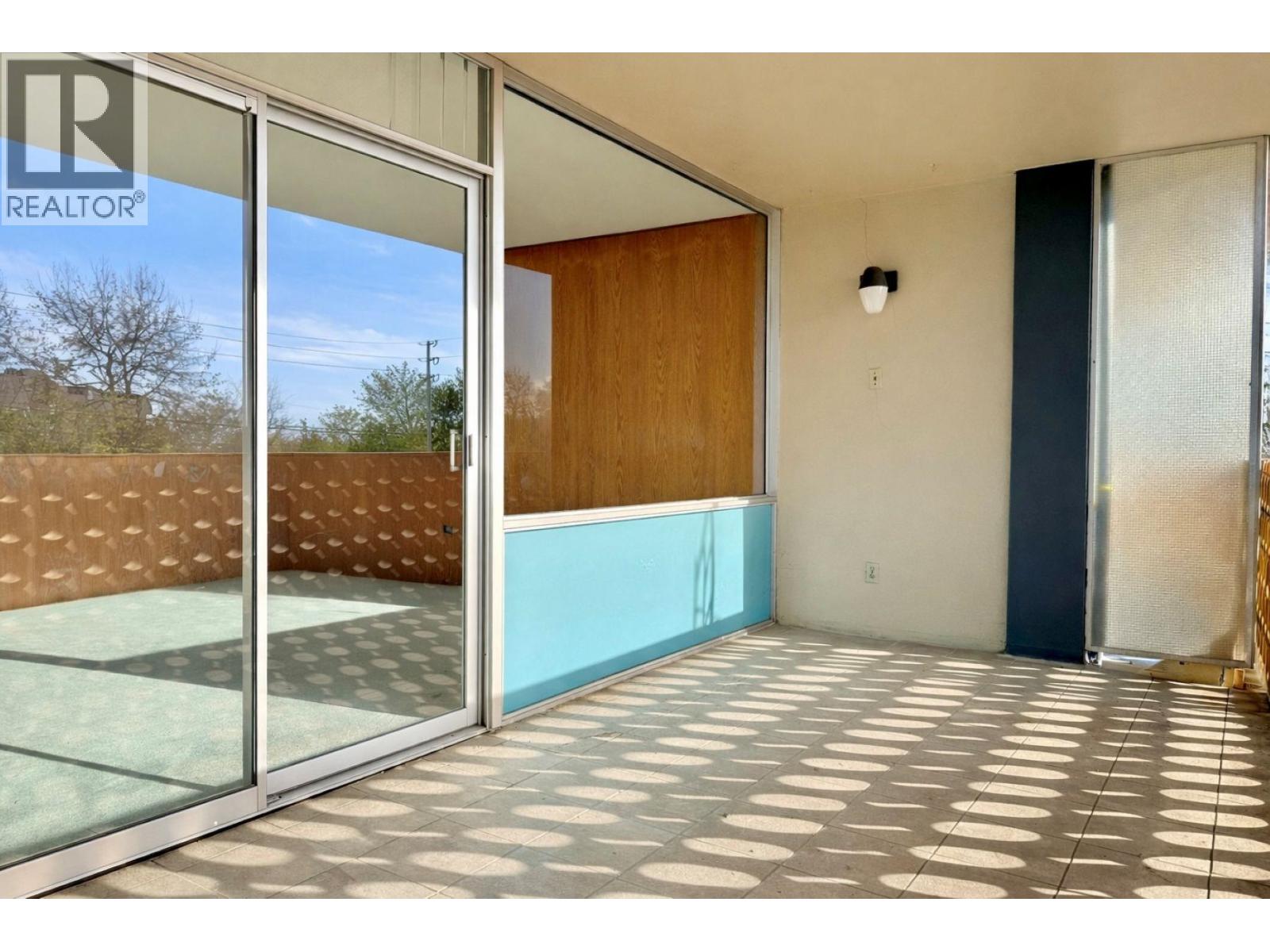 105 2135 ARGYLE AVENUE, West Vancouver