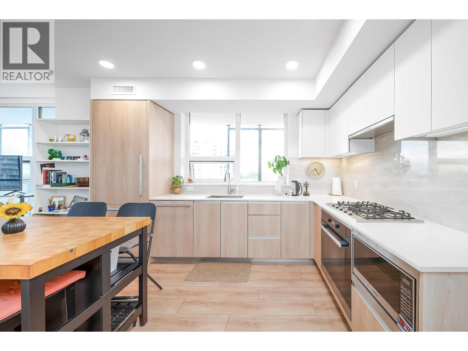 909 6633 BUSWELL Street - main photo