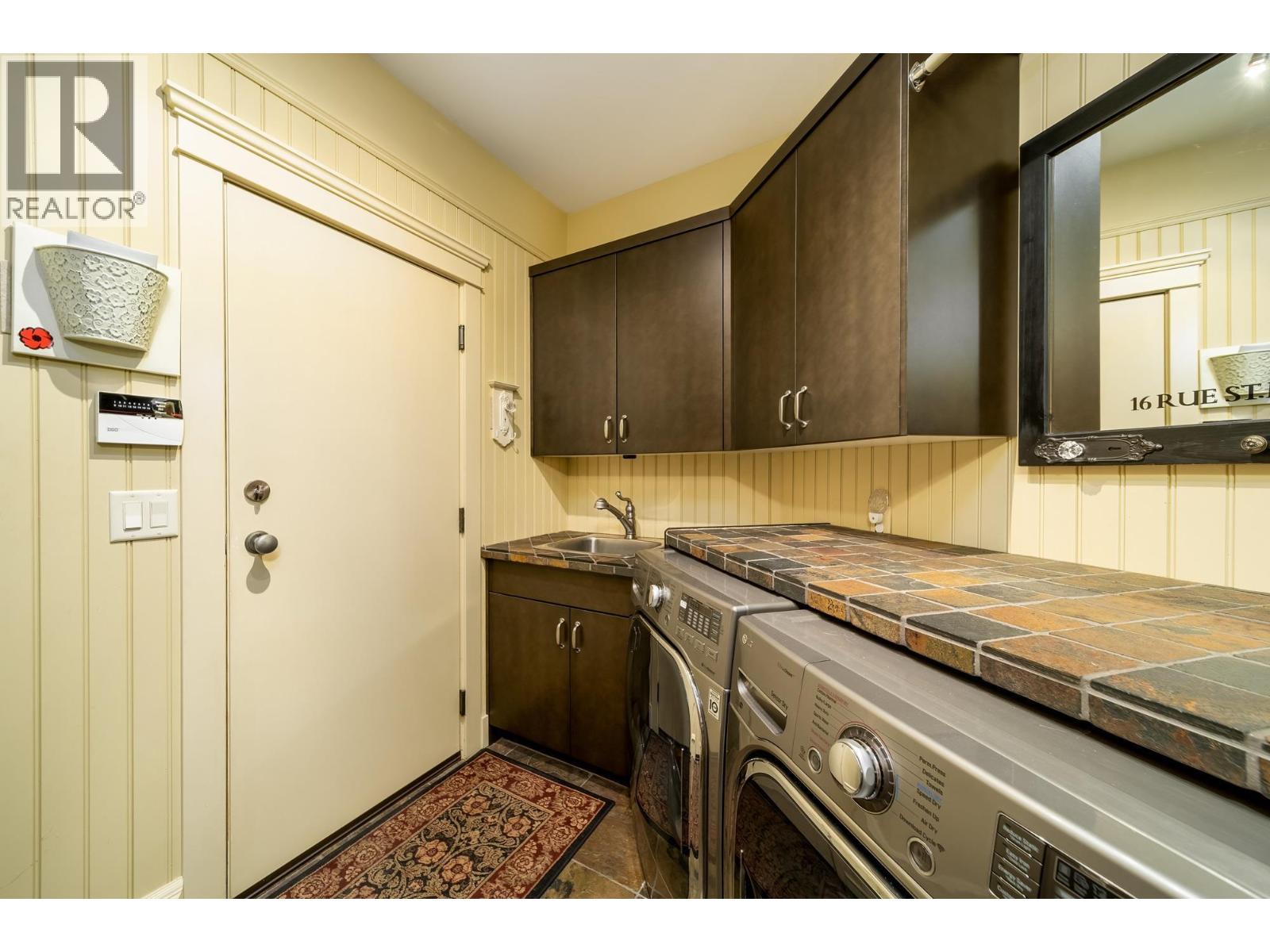  698 Arbor View Drive, Kelowna