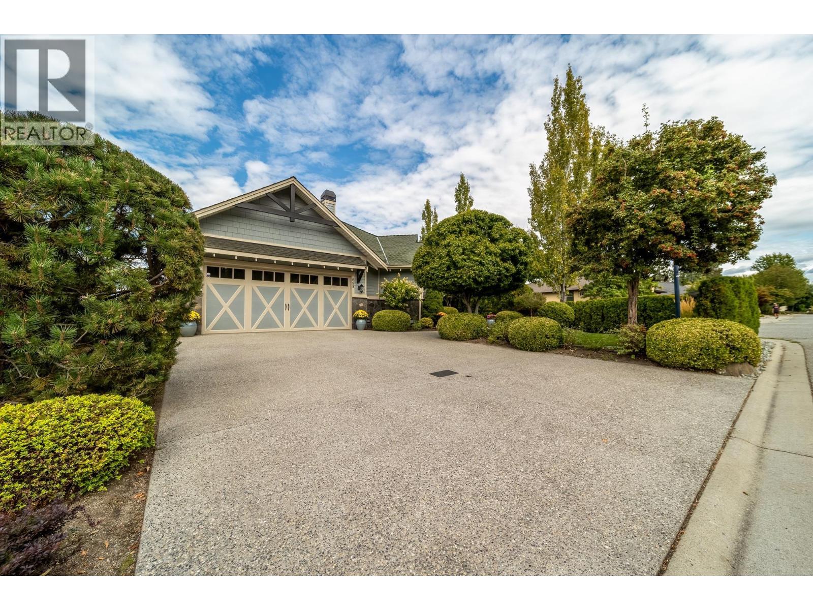 698 Arbor View Drive, Kelowna