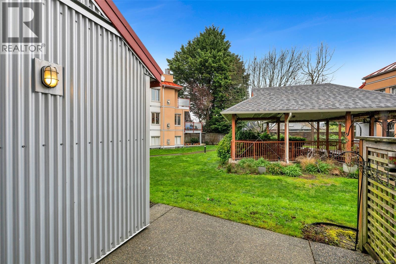 4 930 North Park St, Victoria