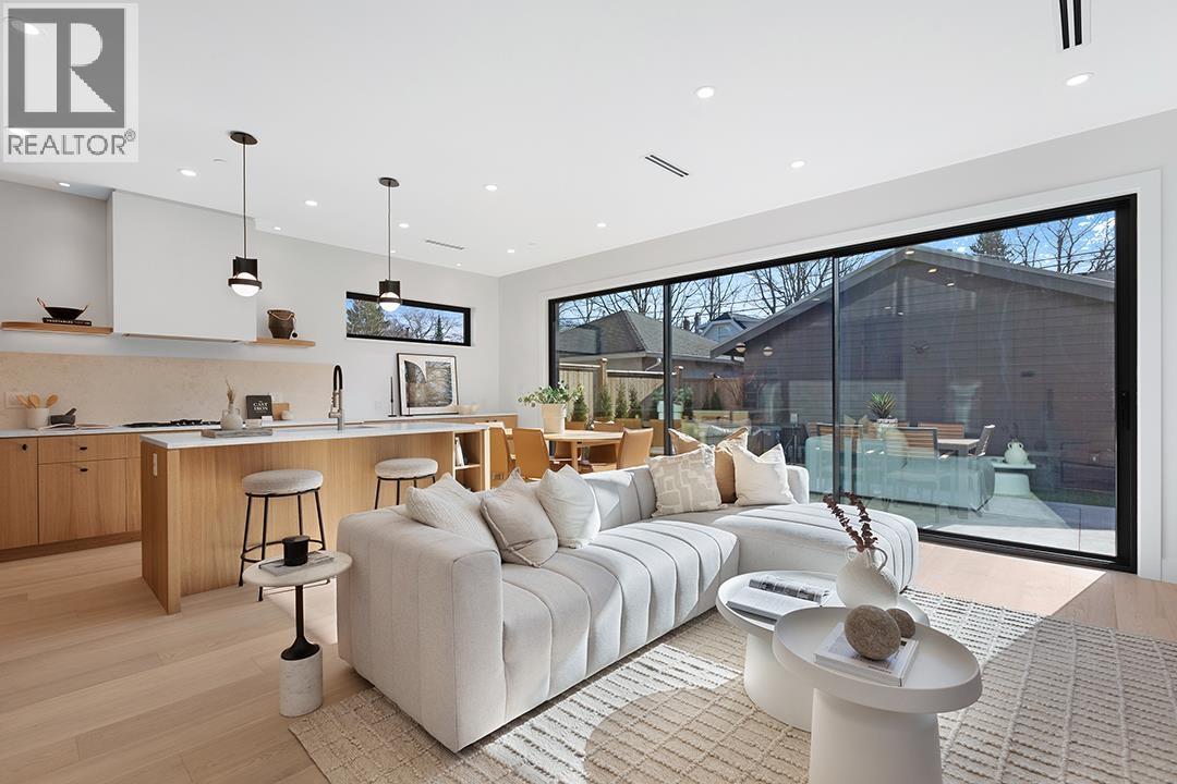 3742 YUKON STREET, Vancouver