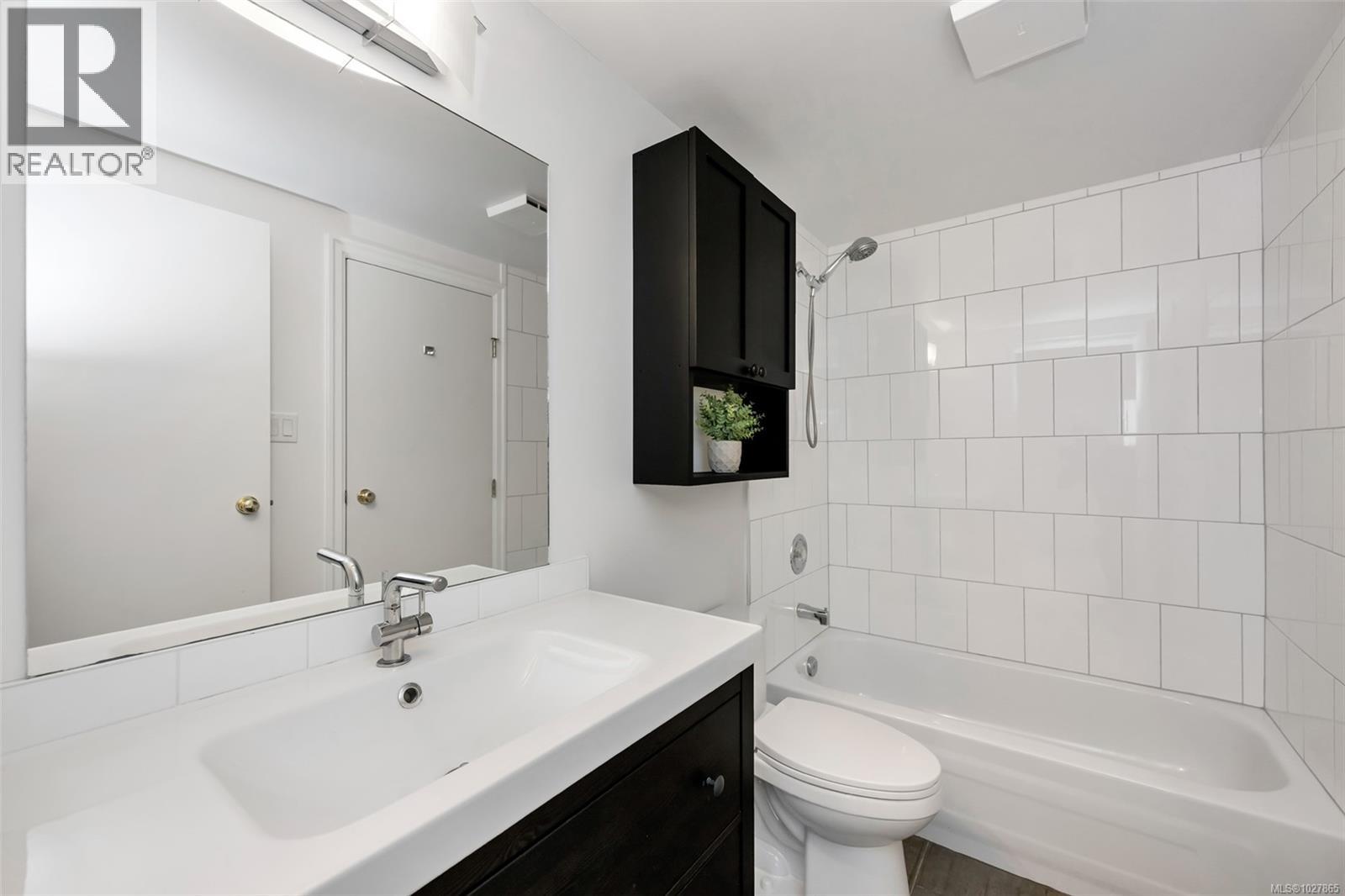 4 930 North Park St, Victoria